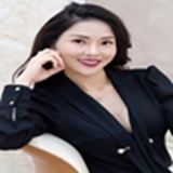 The "Chloe Lý" user's logo