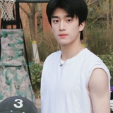 The "Vũ Trọng Hưng" user's logo