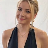 The "kkyliehayess" user's logo