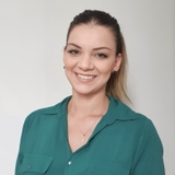 The "larissa_m_bandeira" user's logo