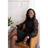 The "shannamcfarlanerealestate" user's logo